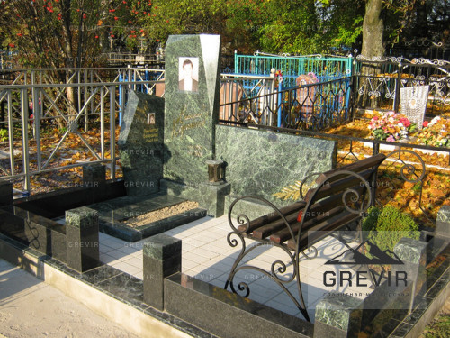 Комплекс в европейском стиле  из гранита змеевик 