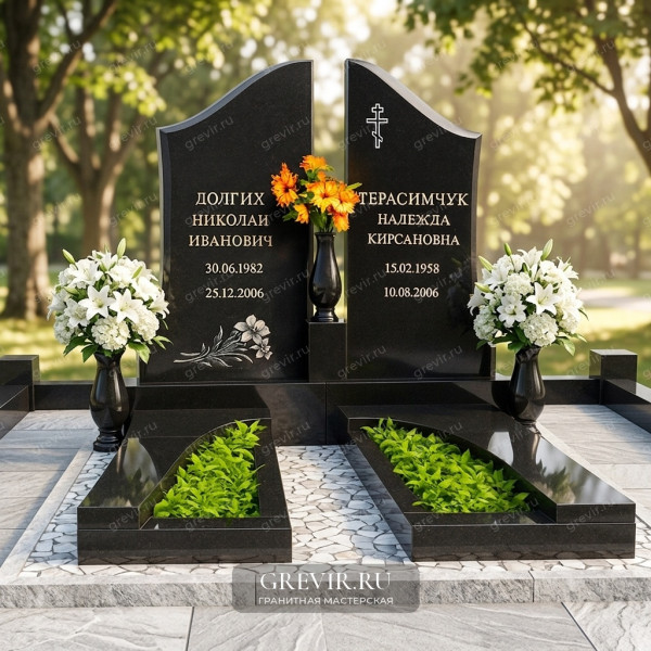 Двойной гранитный памятник с цветниками