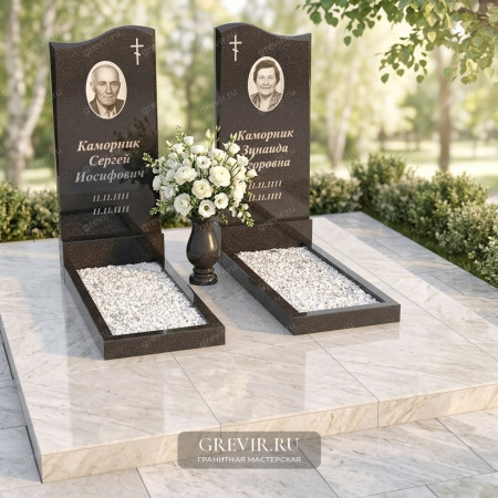 Памятник на двоих из черного гранита с симметричными стелами и вазой